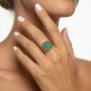 Anillo de Acero con semipreciosa verde ajustable. Algo de Olga