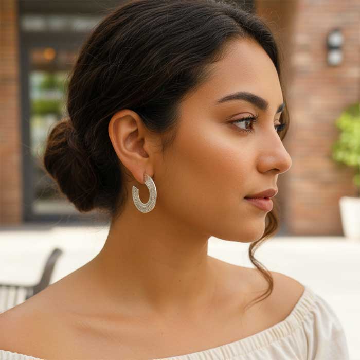 Aros planos plata ley
Pendientes étnicos ligeros
Grabados étnicos plata
Aros tribales modernos
Pendientes planos hipoalergénicos
Aros de moda ligeros
Joyería étnica contemporánea
Pendientes originales mujer