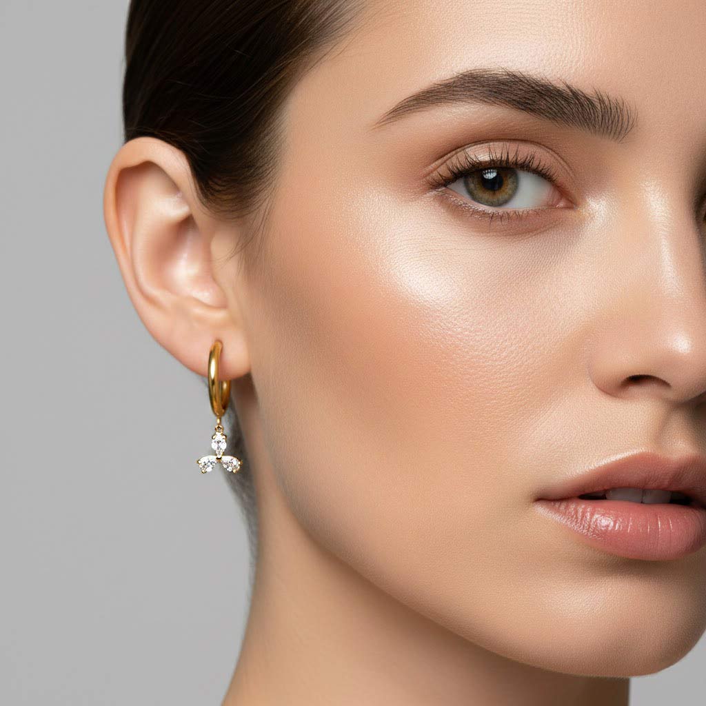 Pendientes de aro dorados con charm de cristal — aros colgantes elegantes para invitada o uso diario, acero hipoalergénico