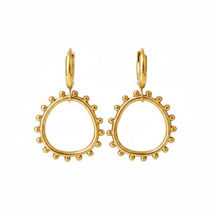 Aros Debra de acero inoxidable de alta calidad, ligeros y cómodos, sobre fondo blanco. Joyería artesanal española Algo de Olga.