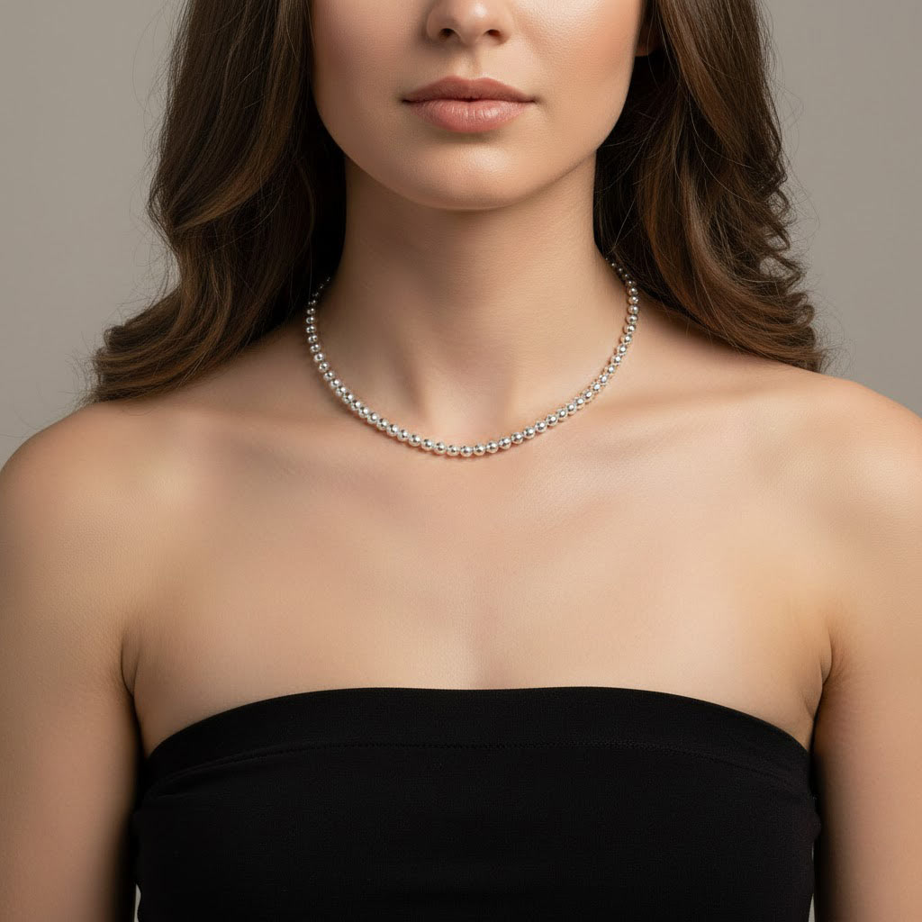 Collar de bolitas de plata 925 sobre escote negro — collar atemporal para combinar con cualquier look, regalo para ella