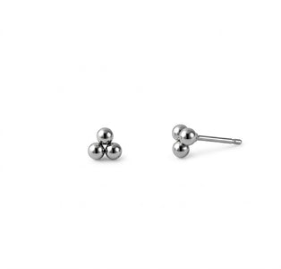 Pendientes Ana de acero inoxidable plateado en dorado, ligeros y cómodos, sobre fondo blanco. Joyería artesanal española Algo de Olga.