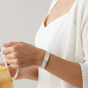 Pulsera en plata de ley ideal para tu día a  día o en ocasiones especiales.