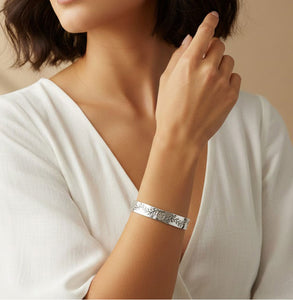 Brazalete de plata de ley 925 con grabados florales artesanales - Algo de Olga