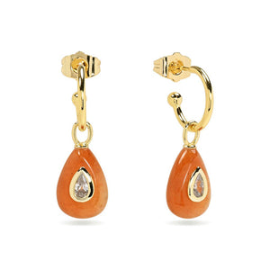 Pendientes de aro Aoki dorados con colgante de ágata roja en forma de lágrima y circonita.