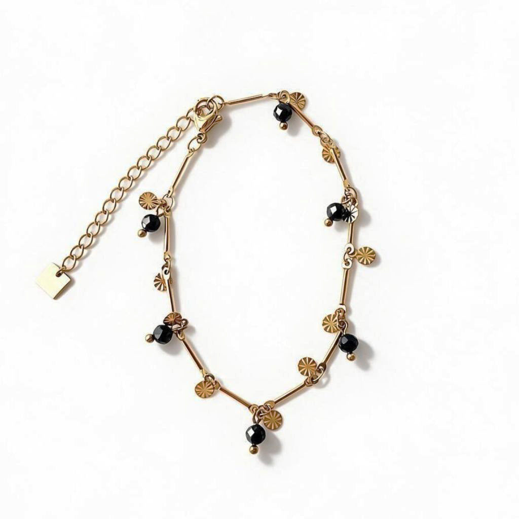 Pulsera Viviana de acero dorado con discos grabados y cuentas de ónix negro, con alargador